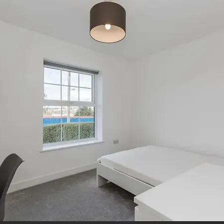 7 Bed Modern House With 5 Bathrooms And Garden Ferienhaus Bristol