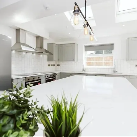 Ferienhaus 7 Bed Modern House With 5 Bathrooms And Garden *